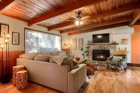 Holiday home Orange Door Electric Fireplace Bbq *